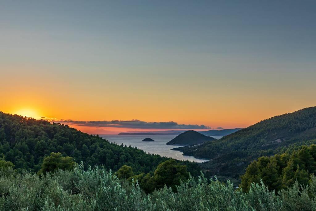Nina-Myrtia Countryside House Skopelos Ditropo Exteriör bild