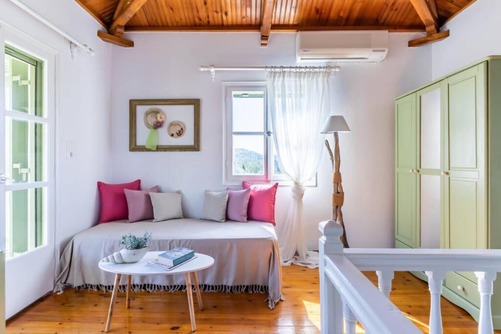 Nina-Myrtia Countryside House Skopelos Ditropo Exteriör bild